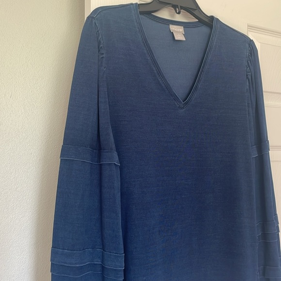 Chico’s dark denim blue v-neck top with pleated sleeve detail, NWOT - Picture 3 of 5